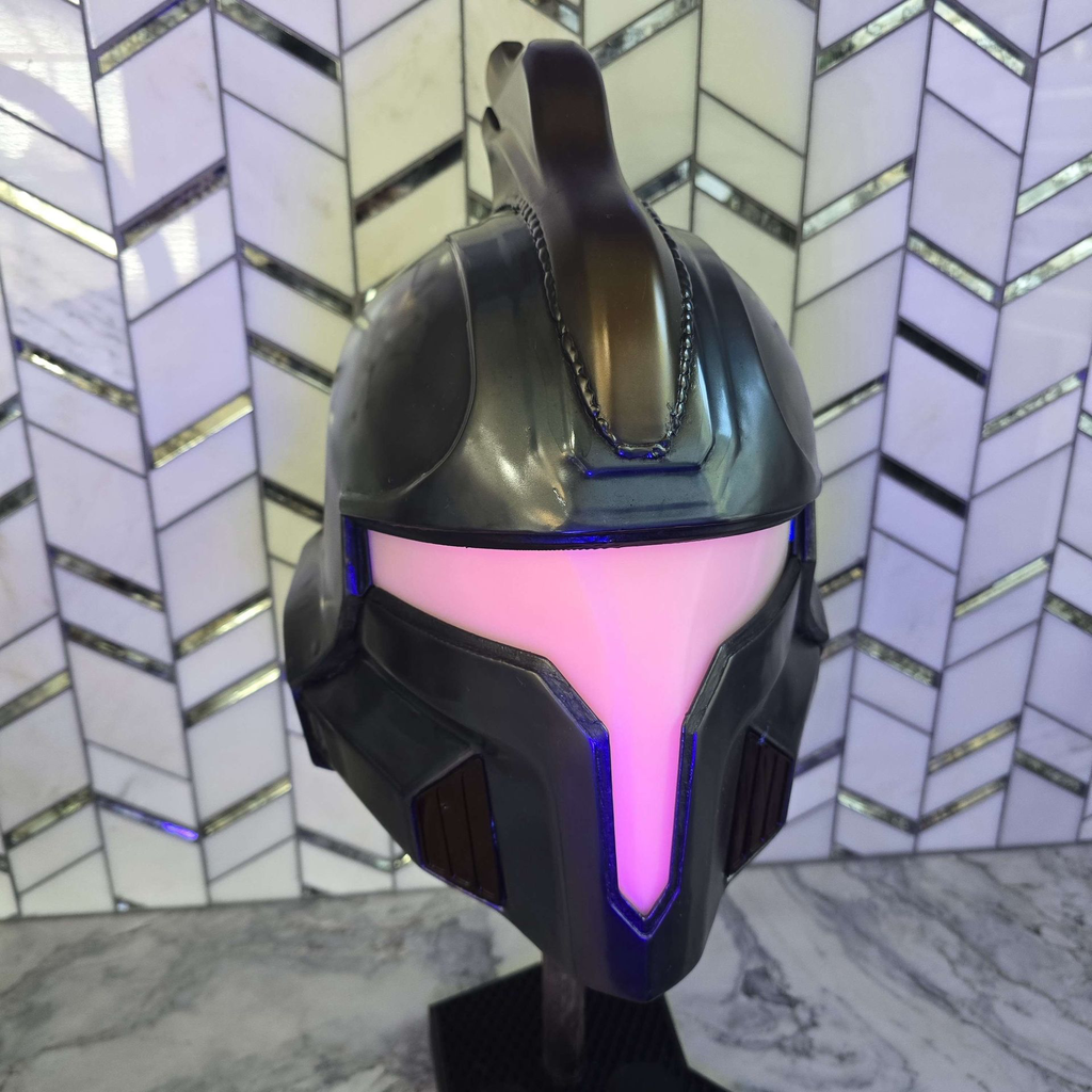 Helldivers glowing helmet.webp